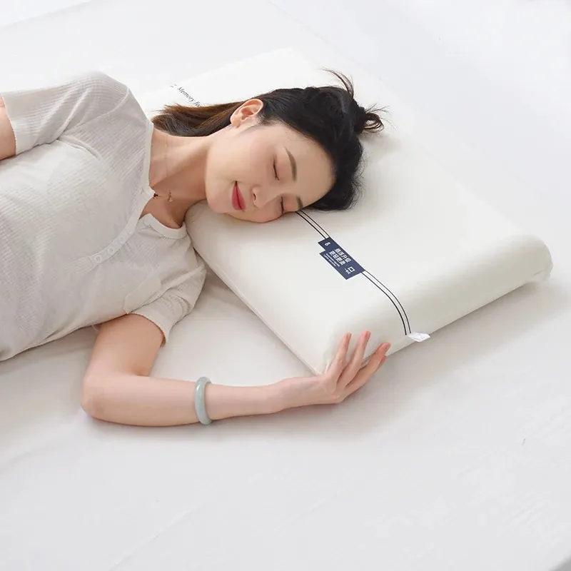 Oreiller plat pour dormir sur le ventre : appui souple pour la joue